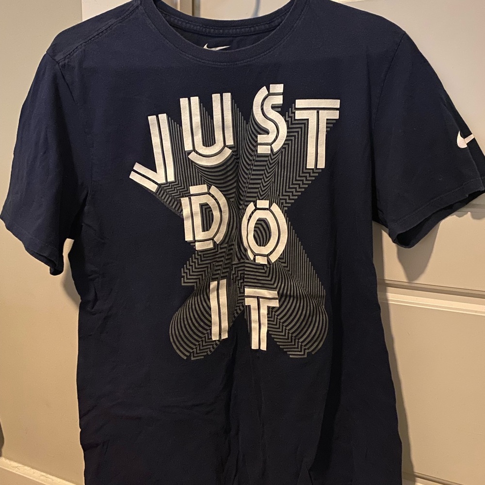 NIKE SHORT SLEEVE TEE